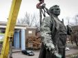 Слідом за Леніним: В Запоріжжі відправили на звалище ще одного соратника Сталіна (фото, відео)