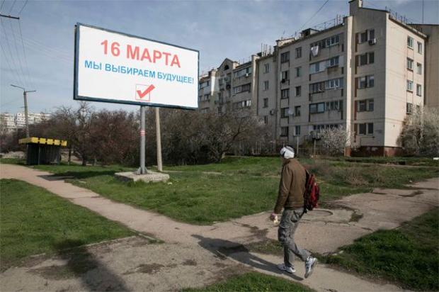 Заклики прийти на референдум два роки тому розклеїли по всьому Криму. Ілюстрація:eurasianinfoleague.com