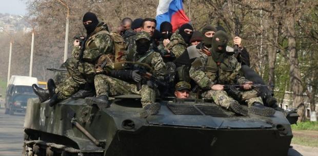 Російські бойовики у окупованому Донецьку. Фото: glavnoe.ua.
