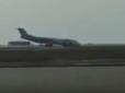 Без шасі: Пасажирський літак казахстанської авіакомпанії 