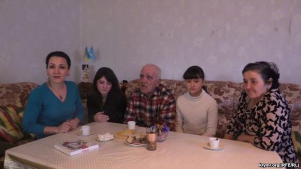 Альме Емірсале в колі родини. Фото: Крим.Реалії