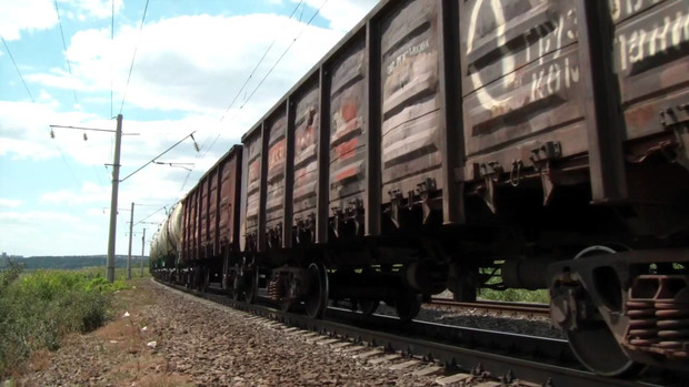 Заради екстриму: Закохані лягли під швидкісний потяг на Київщині, хлопець загинув