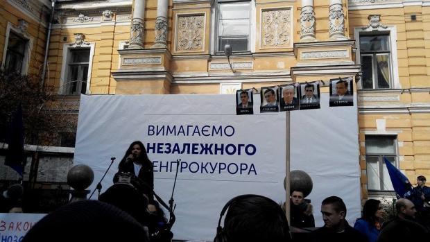 Руслана на мітингу під будівлею АП України. Фото: Вести.