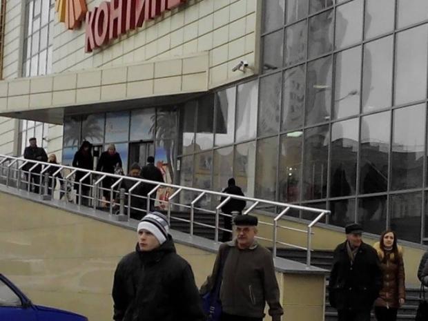 Торгово-розважальний центр "Континент" у Донецьку. Фото: dn.vgorode.ua.
