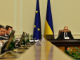 Щоб не розбагатіли: Яценюк наказав знизити розмір підвищення пенсій і зарплат в Україні
