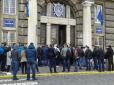 Почалися протести: У Львові зірвали представлення обласного прокурора, призначеного Шокіним