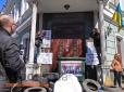 В Одесі розгорається полум'я народного гніву: Прокуратуру заблокували смітником та шинами, для Стоянова приготували яйця