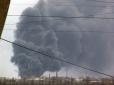 На залізничній станції в Суходольську вибухнули цистерни з паливом, почалася пожежа (відео)