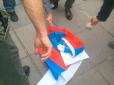 Підставили та кинули: У Вірменії розлючений натовп палить триколор Росії