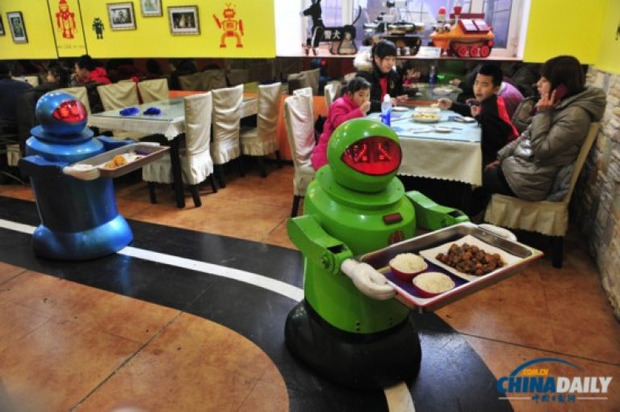 Не догодили: Китайські ресторани відмовляються від роботів-офіціантів