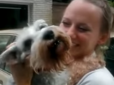 Знепритомнів від щастя: Кумедний пес втратив свідомість від зустрічі з господинею (відео)