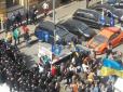 Сутички на Банковій: Правоохоронці відтісняють протестувальників, є поранені