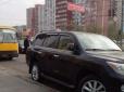 Троєщинські пристрасті: В Києві власник Lexusа побив нахабного водія маршрутки (фотофакт)