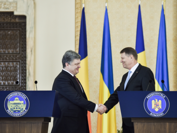 Петро Порошенко під час офіційного візиту до Румунії. Фото:www.akcent.org.ua
