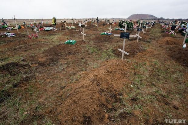 Кладовище терористів під Донецьком. Фото:http://news.tut.by/