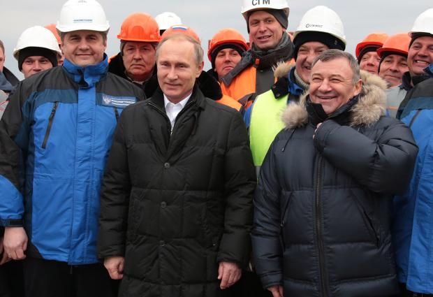Владимир Путин и Аркадий Ротенберг (на переднем плане). Фото: Михаил Метцель / ТАСС
