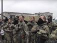 ​Справжні лицарі України, міцні тілом і духом: Мережу підкорює відео молитви бійців полку «Азов» (відео)