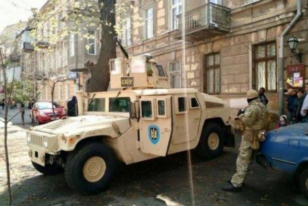 Антитерористичні групи на бойовій техніці почали патрулювання Одеси. Фото: ukropnews.com