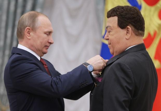 Путін вручив Кобзону медаль. Фото:http://tass.ru/