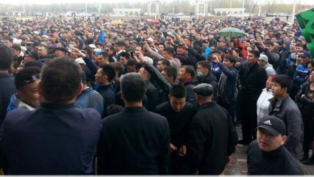 Протести у Казахстані. Фото: ВВС.