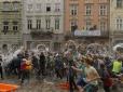 Як у Львові влаштували масовий Ice Bucket Challenge (фото, відео)