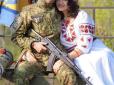 Щастя крізь сльози війни: Мережу підірвав знімок весілля бійця АТО і патріотки з Донбасу