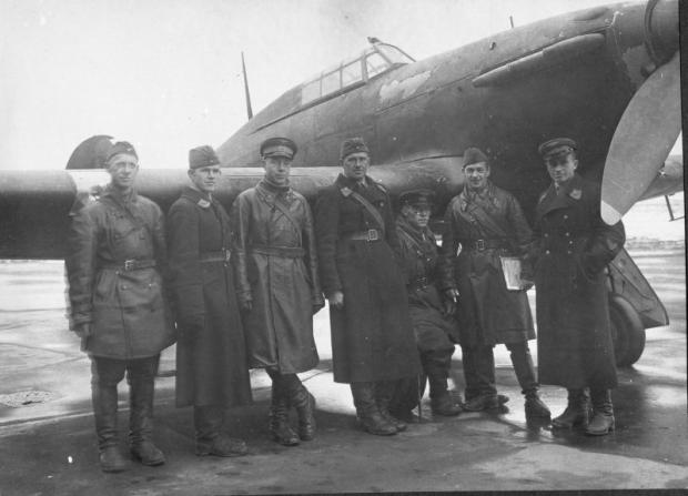 Советская бригада по испытаниям самолета «Харрикейн». Истребители этой модели поставлялись в СССР по ленд-лизу.
