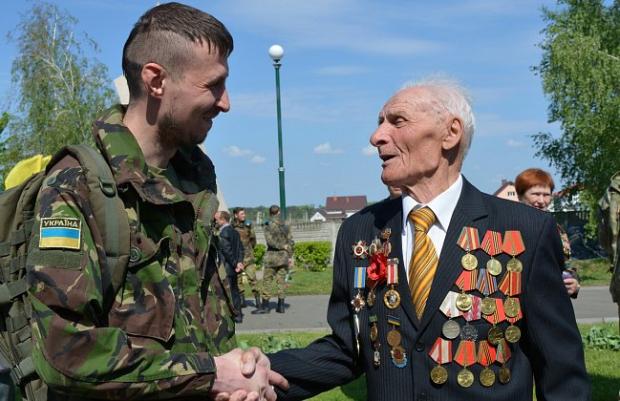 У Києві на зустрічі ветеранів різних поколінь. Фото:http://www.mil.gov.ua/