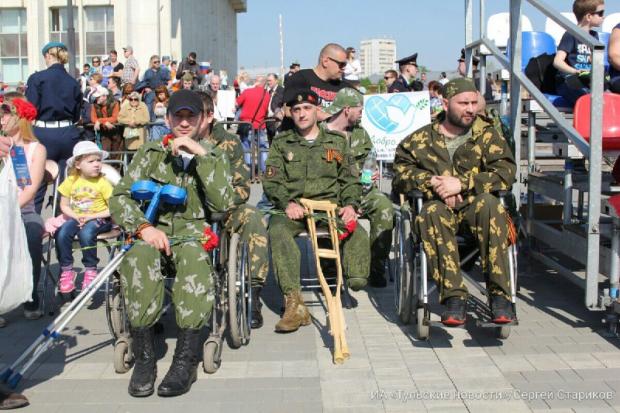 У Тулі на параді були присутніми найманці, що воювали за "Л/ДНР". Фото:http://www.newstula.ru/