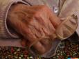Три доби без води та їжі: у Росії померла пенсіонерка-ветеран війни, яку онука замкнула вдома саму