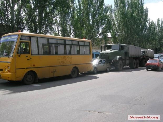 Аварію в Миколаєві влаштував водій військової вантажівки. Фото з сайту Novosti-N.org
