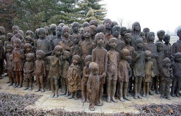 Пам'ятник невинним жертвам війни. Фото: bessarabiainform.com