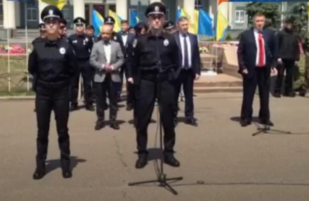 Присяга патрульної поліції на Луганщина. Фото:http://espreso.tv/