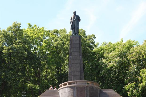 Пам'ятник Тарасу Шевченку на Чернечій горі в Каневі. Фото: instpres.univ.kiev.ua.