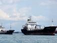 Щось приголомшливе відбувається біля берегів Сінгапуру: На якорях в прибережних водах стоїть цілий флот танкерів з нафтою