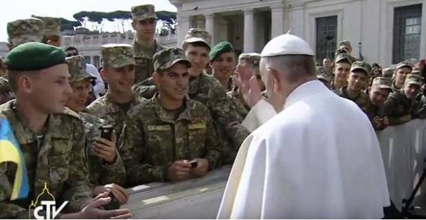 Папа Франциск та українські військові. Фото: соцмережі.