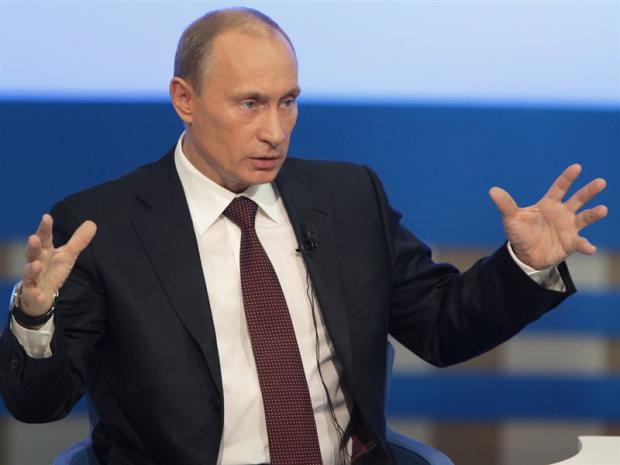 Путін розповідає, що гроші у РФ є. Фото: politikus.ru.