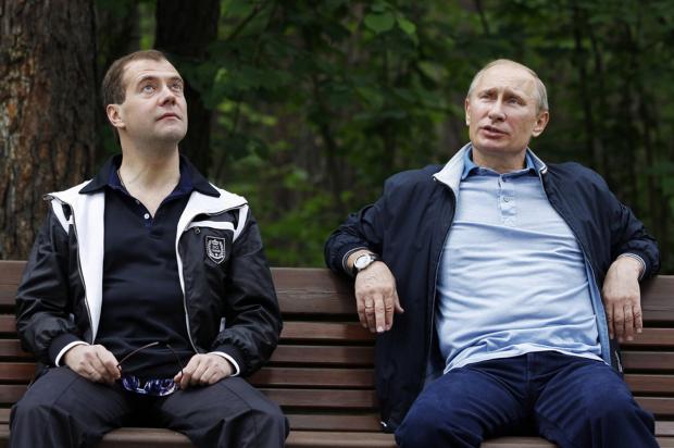 Путін і Медведєв за роботою. Фото: 112.ua