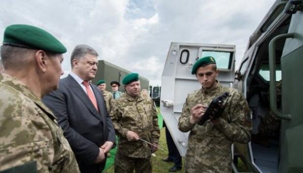 Петро Порошенко та прикордонники. Фото: Укрінформ.
