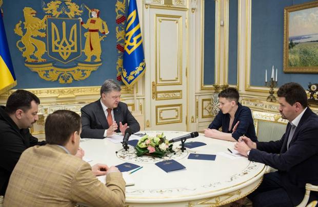 Порошенко та Савченко обговорили санкційний список. Фото: "Фейсбук".