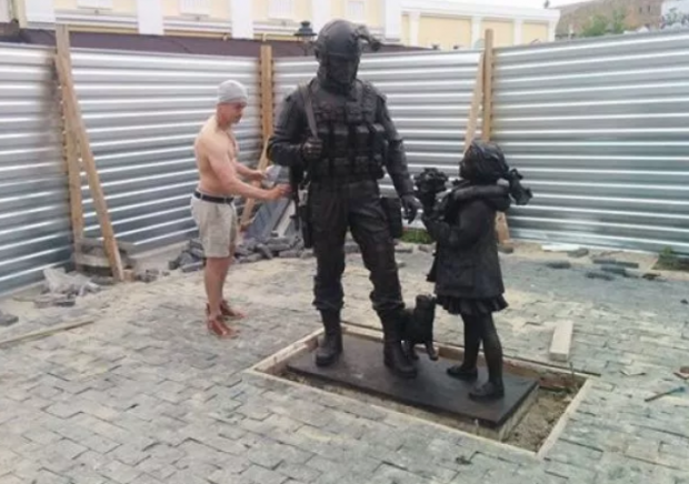 У Криму з'явився черговий пам'ятник окупантам. Фото:http://15minut.org/