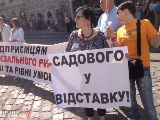 У Львові мешканці протестують проти місцевої влади. Фото:http://zik.ua/