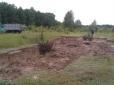 Торгівля землею: На Чернігівщині ділки незаконно вивозили поверхневий шар грунту - СБУ (фоторепортаж)