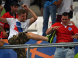 В УЄФА заговорили про санкції: Після матчу російські вболівальники атакували сектор англійських глядачів, ще й побили своїх, переплутавши їх з 