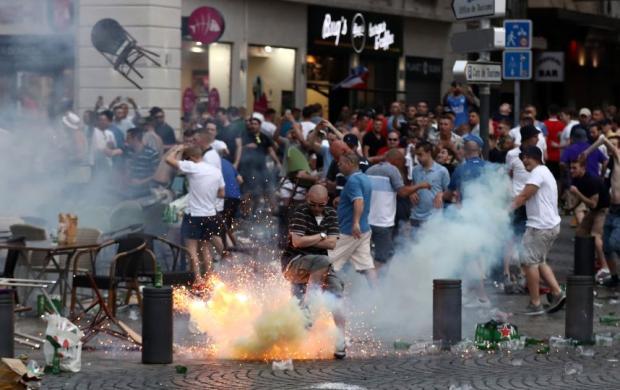 Бійка в Марселі. Фото: Твіттер.