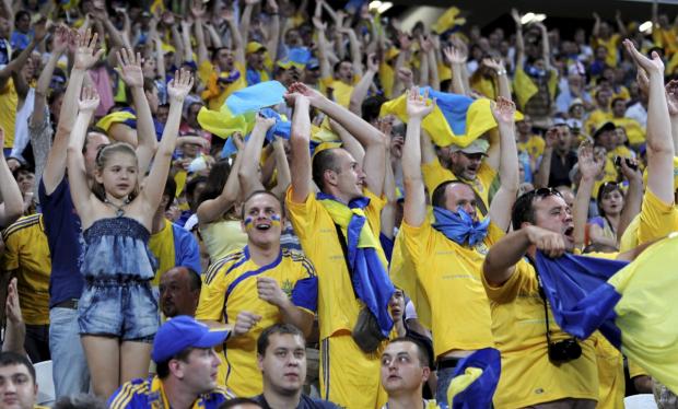 Українці на стадіоні у Ліллі. Фото: УНІАН.