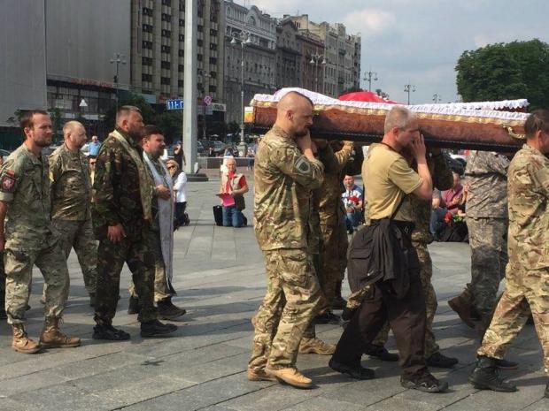 Прощання з загиблими добровольцями на Майдані. Фото: "Фейсбук".