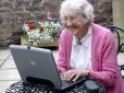 Урок ввічливості: Британська бабуся гуглить зі словами «будь ласка» і «спасибі»