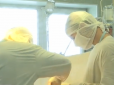 Вижив без єдиного шансу: Лікарям вдалося врятувати бійця АТО, що втратив руку, око та обличчя (відео)
