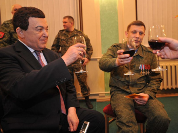 Йосип Кобзон і ватажок терористів Захарченко. Ілюстрація:www.kp.ru